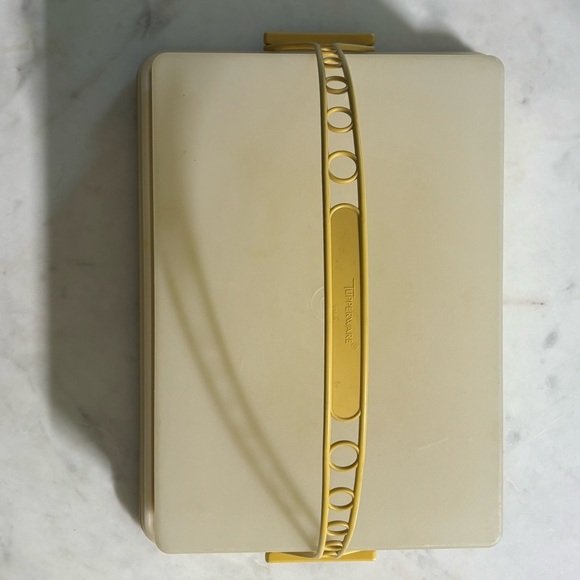 Vintage 70s Tupperware harvest gold 3-piece sheet cake carrier with handle - Picture 10 of 14